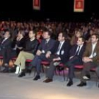 Zapatero junto a Chaves y a otros presidentes autonómicos socialistas ayer en la convención del PSOE