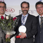 Emilio Herrera (director general de Kia Motor Iberia), Santiago Flórez (director generall de Busanauto) y Kim Kyung Hyeon (presidente de Kia Motor Iberia).