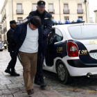 Andrés López es conducido a la Audiencia Provincial en un juicio anterior.