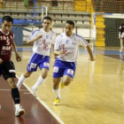 Fabricio, a la izquierna, no encontró el camino del gol ayer frente al Talavera.