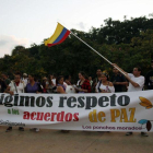 Protestas de colombianos para respetar los acuerdos de paz con la guerrilla.