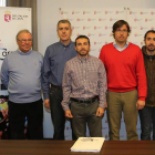 Emilio Orejas, tercero por la derecha, junto a organizadores, clubes y patrocinadores de la Copa.