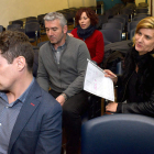 Mario Rivas, Alider Presa y Mari Paz Martínez, ayer durante la asamblea de Acom en Madrid. R.P. VIECO