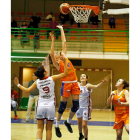 Al Aros le costó superar a un correoso Añares Rioja. F. OTERO PERANDONES