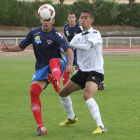 Roberto Puente, a la izquierda, se mostró muy activo todo el partido materializando dos goles en apenas tres minutos.