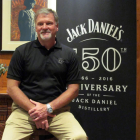 El actual máster de Jack Daniel’s, Jeff Arnett, posa en la destilería en Lynchburg, pequeño pueblo de Tennessee. JORGE MUÑIZ