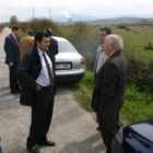 El alcalde de Cubillos, José Luis Ramón, visitando terrenos del Bayo
