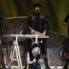 Madonna, junto al grupo Kalanka en Tel Aviv.