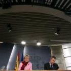 Fernández de la Vega y Jesús Caldera explican la Ley de Dependencia tras el Consejo de Ministros