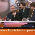 Nadia Nerea y sus padres, en una de sus apariciones en 'Espejo público' de Antena 3 TV.