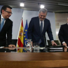 Rueda de prensa posterior a la reunión del Consejo de Ministros, con el ministro Portavoz, Mendez de Vigo, y los ministros Cristóbal Montoro y Román Escolano.