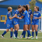 Las jugadoras leonesas celebran uno de sus siete goles. DL