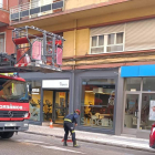 El edificio afectado tiene gran parte de su fachada por Padre Isla, con portal en Joaquín Costa 1. DL