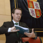 Germán Barrios, ayer, poco antes de su comparecencia en las Cortes.