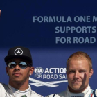 Valtteri Bottas, junto a Lewis Hamilton, en el Gran Premio de Bélgica del 2015.