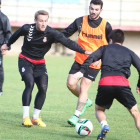 Aketxe, de frente, es la principal baza ofensiva del equipo leonés. SECUNDINO PÉREZ