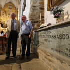 Cristóbal Halffter, Alonso Álvarez de Toledo y Luis Núñez, ayer ante la tumba de Gil y Carrasco.