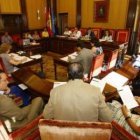 Imagen de archivo de uno de los Plenos en el Ayuntamiento de León.