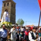 La romería de Camposagrado congrega cada año a cientos de personas en torno a la Virgen