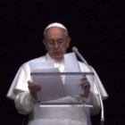 El papa Francisco, durante el rezo del ángelus, el primero de su pontificado.