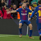 Messi celebra con Alba el primer gol del Barça ante el Celta.