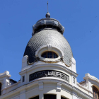 La cúpula de la emblemática Casa Lubén de la avenida Ordoño II, paradigma de este tipo de elementos importados de Europa.