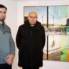 El prolífico artista leonés, junto al responsable de Patrimonio de la Diócesis de León. CUEVAS
