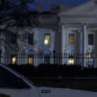 Un coche de policía ante la Casa Blanca