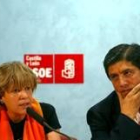 La portavoz de Familia, Begoña Núñez, junto al secretario de Organización del PSOE, Fernando Benito
