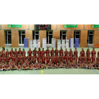 Foto de familia de todas las integrantes del ULE Baloncesto Femenino León, un club que cuenta con 130 jugadoras.