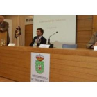 Luis Quiroga, especialista de Medicina Interna, junto a Javier Tejada y Félix Fernández, neurólogos