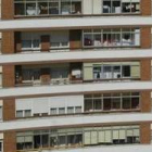 Vista general de un bloque de viviendas desde la cúpula de la plaza de toros de León