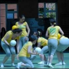 Varias gimnastas hicieron una exhibición en el acto de clausura