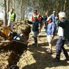 Un momento de la excavación, poco antes de localizar la fosa