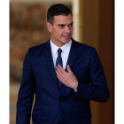 Pedro Sánchez ayer, minutos antes de recibir al primer ministro de Luxemburgo. SEBASTIÁN MARISCAL