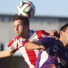 Morados y rojiblancos protagonizan un derbi con la mirada en los puestos de cabeza.