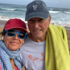 Ana Botín y su marido Guillermo Morenés, en una playa de Santander, tras comer "lentejas con chorizo picante de León". INSTAGRAM