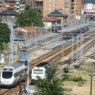 El Alvia que cubre sólo el servicio a Barcelona, abandonando la estación de Ponferrada.