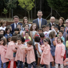 Los reyes acompañados por el presidente de la Xunta, Núñez Feijóo y el ministro Wert.