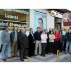 Miembros del PAL-UL de San Andrés posan ante su nueva sede