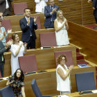 Mazón agradece los aplausos tras ser investido president de la Generalitat Valenciana, ayer. KAI FORSTERLING