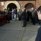 Los funerales por los jóvenes fallecidos el domingo se celebraron en Trobajo y León