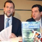 Rajoy estuvo con Pedro Delgado, Óscar Sevilla,  Chozas, Anguita y Ángel Casero