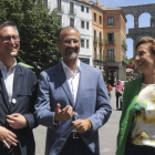 Fuentes, ayer, con los candidatos de Ciudadanos en Segovia.
