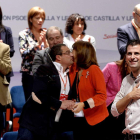 Fernández felicita a Soraya Rodríguez en presencia de Tudanca tras la elección de la Ejecutiva.