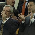 Josep Maria Bartomeu (derecha), nuevo presidente del Barça, junto a Xavier Trias, alcalde de Barcelona, en el palco del Camp Nou durante el partido contra el Málaga.