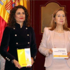 María Jesús Montero y Ana Pastor con los presupuestos de 2019.