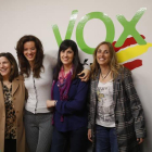 La candidatura de Vox León reunida la noche del 26-M.