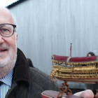 El alcalde de Venecia, Giorgio Orsoni, el pasado febrero, con una réplica de la galera Bucintoro.