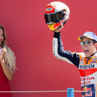 Marc Márquez celebra el primer puesto en el podio en el Gran Premio de Holanda. VINCENT JANNINK